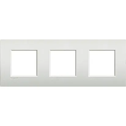 Rama 2 + 2 + 2 module cu distanța de 71 mm  Alb Perlat Bticino Living Light AIR - LNE4802M3PR